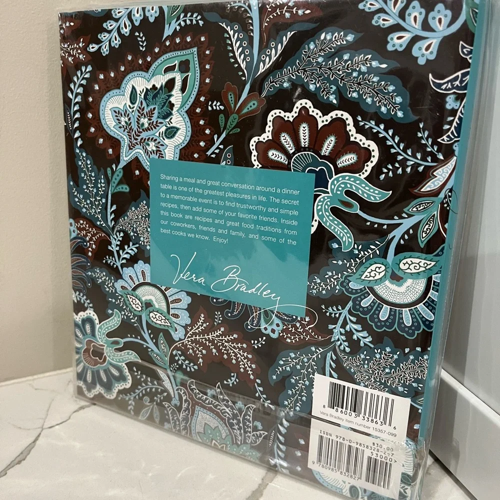 Vera Bradley, NWT cookbook Cooking with Friends Book